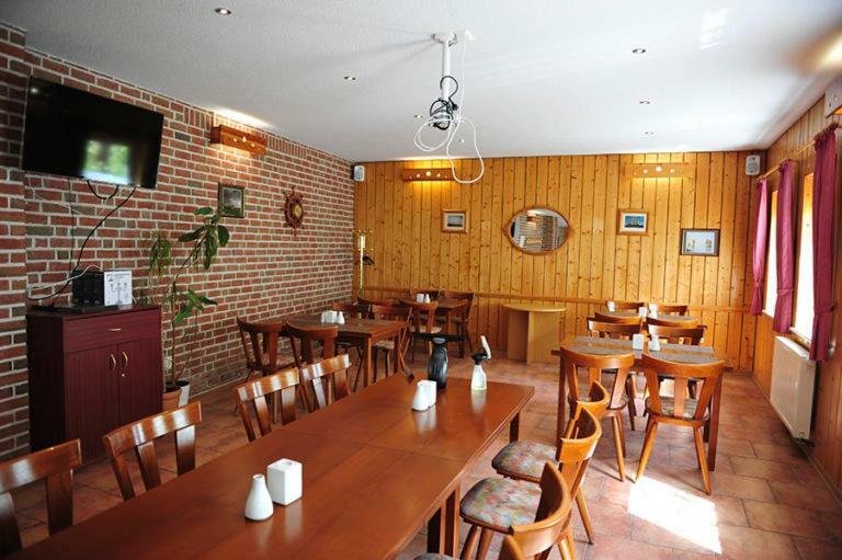 Отель Gasthaus Zum Seestern Ravensbruck Экстерьер фото